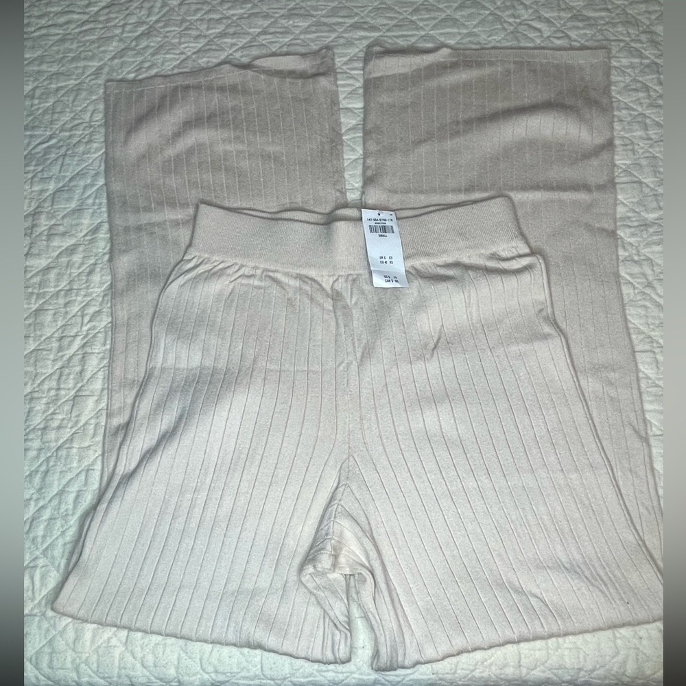 NWT Abercrombie 90s Straight Leg Sweater Pants  Size: small